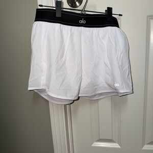 ALO Yoga Women's Match Point Athletic Skort in White and Black